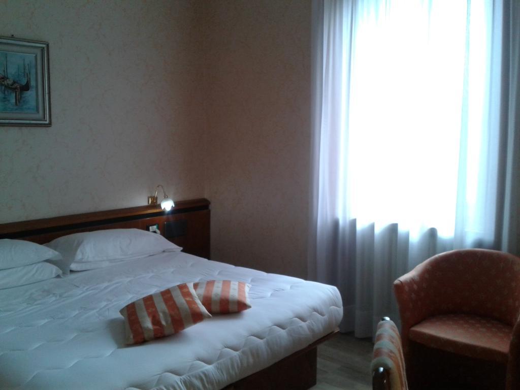 Hotel Villa Delle Ortensie Sant'Omobono Imagna 部屋 写真