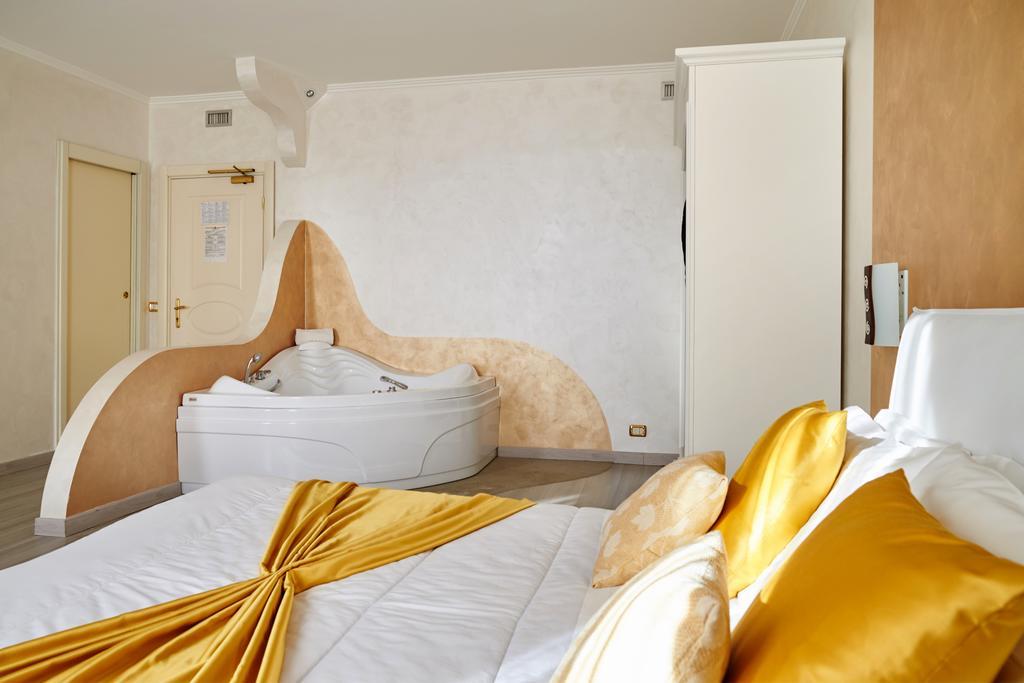 Hotel Villa Delle Ortensie Sant'Omobono Imagna エクステリア 写真