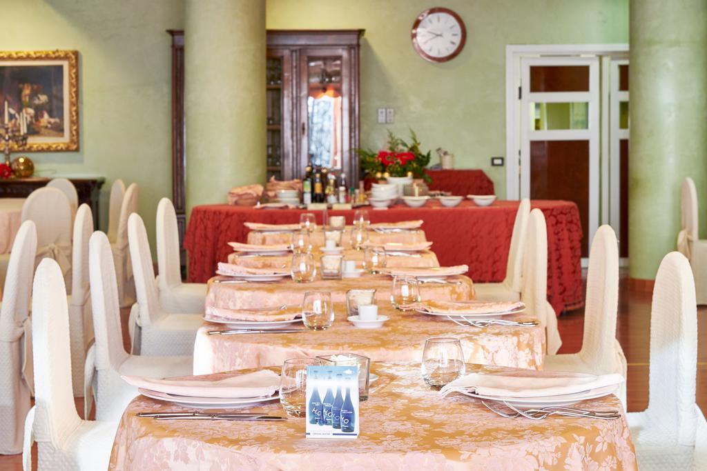 Hotel Villa Delle Ortensie Sant'Omobono Imagna エクステリア 写真